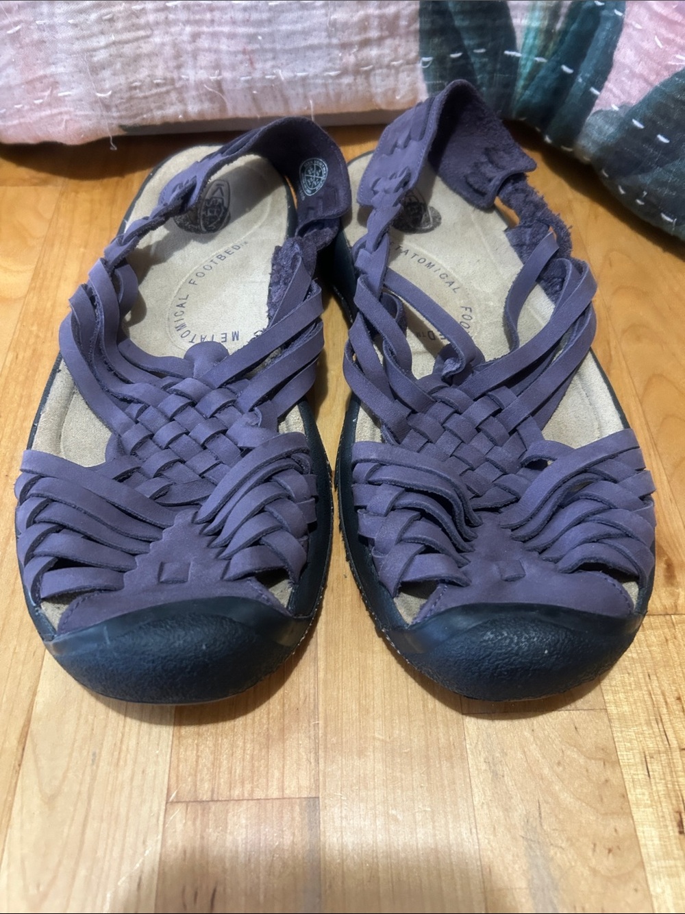 RARE keen Isabella purple huarache sandals
